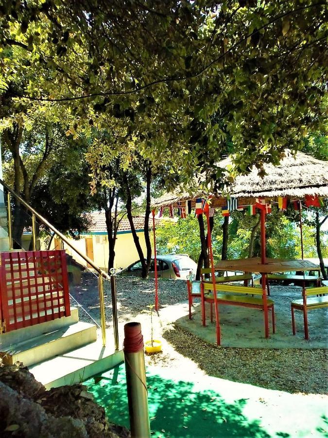 Ramo'S Green Beachside Retreat - Cozy 2 Bedroom Home Vlorë Εξωτερικό φωτογραφία